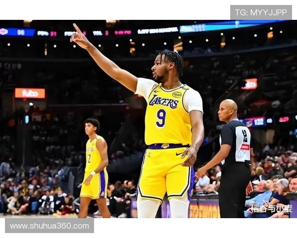 湖人队在夏季联赛中迎来首场胜利 新秀表现亮眼展现潜力